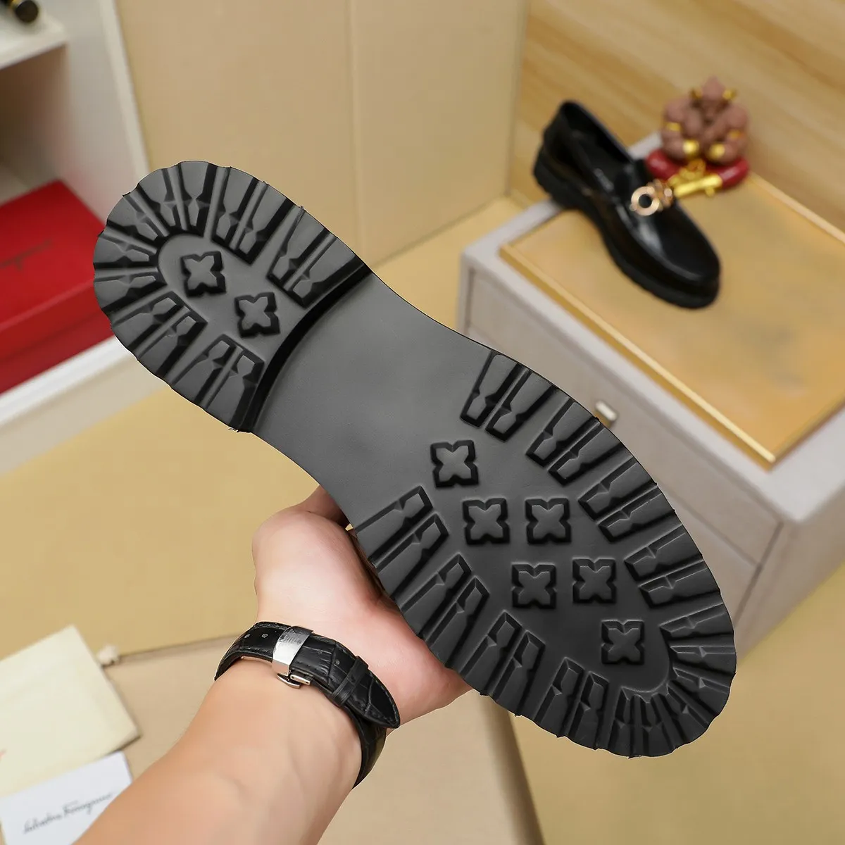 Men's shoes 💰440 Ferragamo [Ferragamo] top imported suit men's shoes 💯Original copy of the official website, product materials: selected imported embossed calfskin + luxury hardware buckle accessories ~ imported water-dyed cow 🐂 leather lining. Strong three-dimensional visual effect, original combination outsole, multiple colors available😘 Size: 39-44 (38.45.46. Customized)